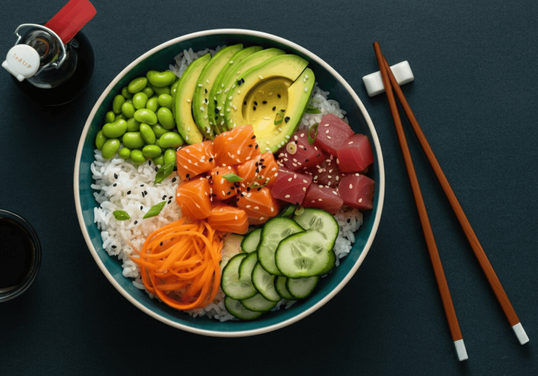 Poké bowl met zalm of tonijn