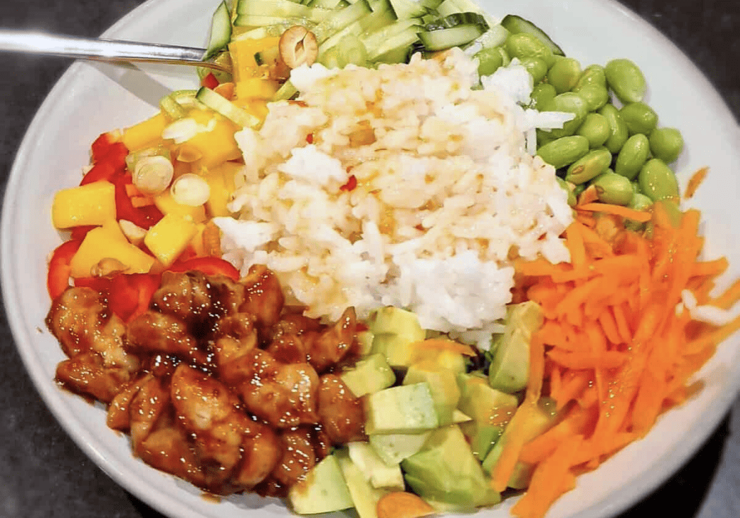 Poké bowl met kip
