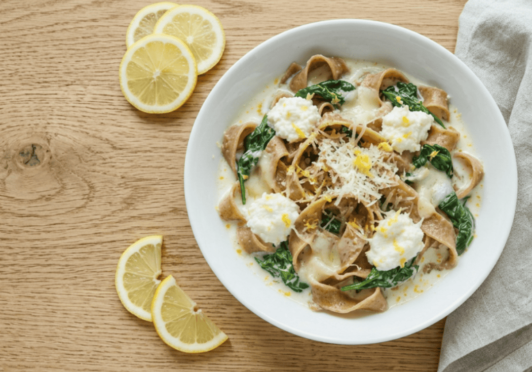 Romige citroenpasta met spinazie